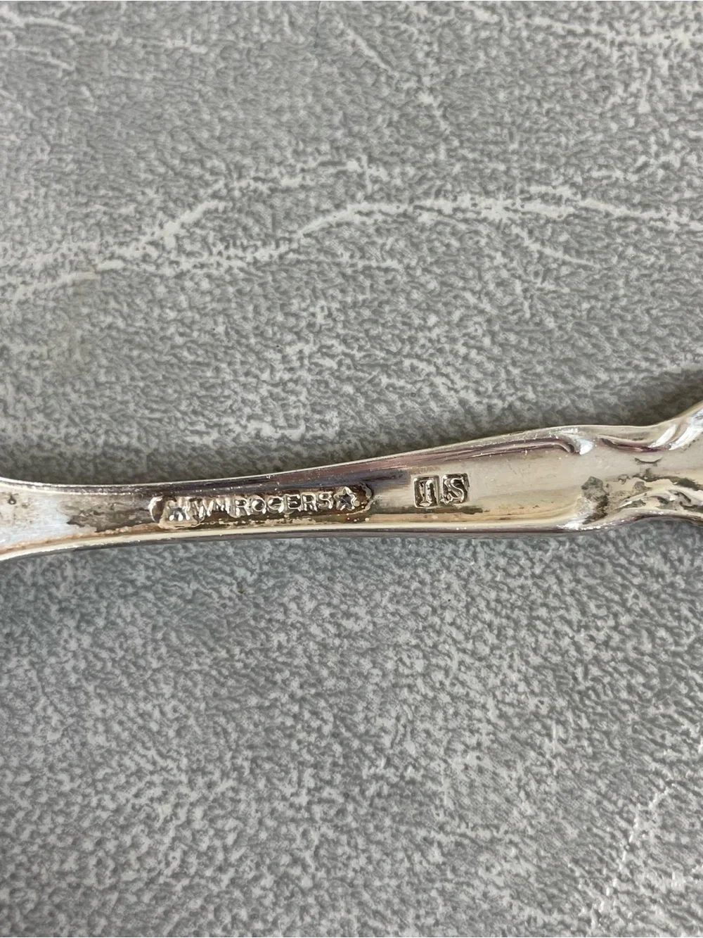 WM Rogers Vintage Silver-Plated Shell Sugar Spoon with Ornate Handle